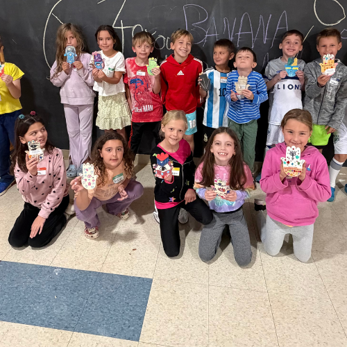 30 minutes Chugim include Jewish art (omanut), music (shira), prayer services (t’filah) Jewish storytelling, Nature (Teva), cooking, Ask the Rabbi sessions, Tikkun Olam projects and large-scale grade-based programming.